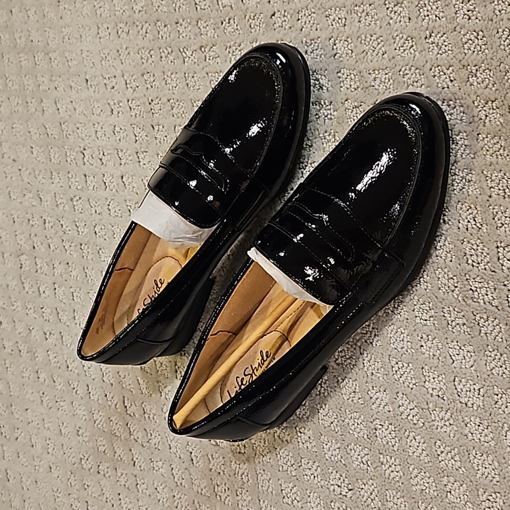 Life Stride Patent Leather Loafers Size 10 NIB